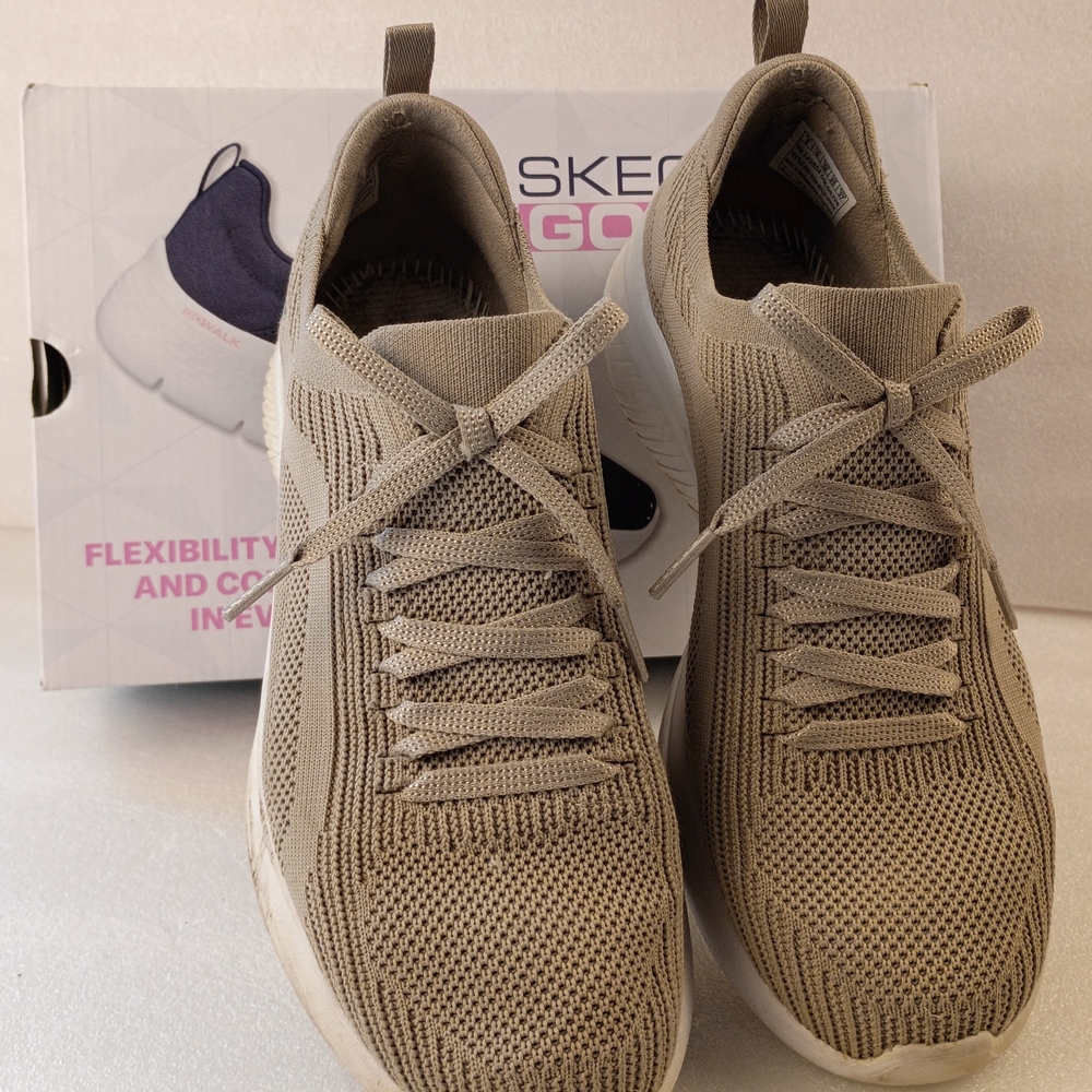 Skechers Women's 7.5 Go Walk Flex Beige Sneakers Pre-Owned - Comfortable